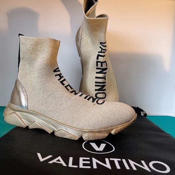 Sneakers - Picture 7 of 9